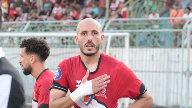 Youssef Ezzejjari merayakan gol Madura United ke gawang Borneo FC pada pekan 32 BRI Liga 1 2024/2025 di Stadion Gelora Bangkalan, Sabtu (10/5/2025) sore WIB.