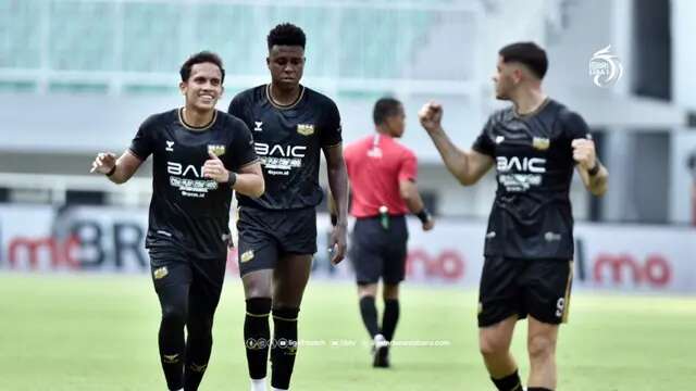 Pertandingan Dewa United melawan Persita Tangerang di Stadion Pakansari, Kabupaten Bogor, Jumat (9-5-2025). (Dok Liga Indonesia Baru)