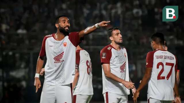 Bek PSM, Yuran Fernandes, saat bertanding melawan Arema FC dalam lanjutan BRI Liga 1 2022/2023, Sabtu (20/8/2022). (Bola.com/Iwan Setiawan)