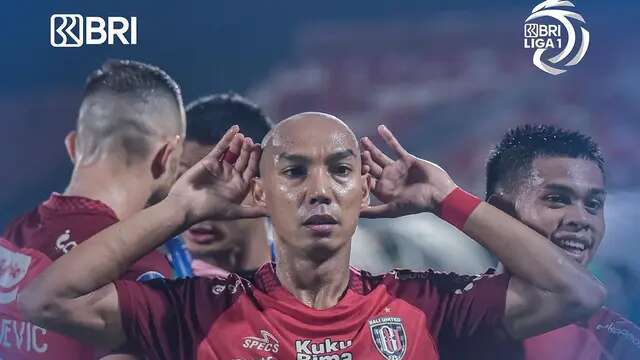 Pemain Bali United, Novri Setiawan, dan rekan setimnya merayakan gol ke gawang Persikabo 1973 pada pekan ketujuh BRI Liga 1 2023/2024 di Stadion Kapten I Wayan Dipta, Gianyar, Jumat (29/9) malam WIB. (foto: Instagram @liga1match)