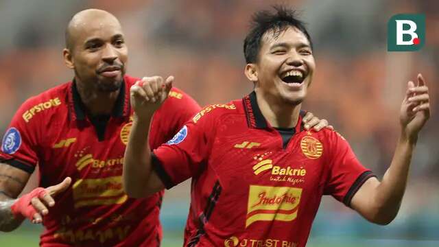 Dua pemain Persija Jakarta, Gustavo Almeida dan Witan Sulaeman. (Bola.com/Abdul Aziz).