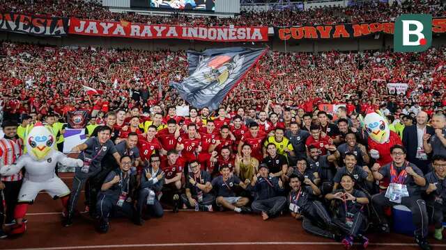 Pemain Timnas Indonesia merayakan kemenangan atas Bahrain pada laga kedelapan putaran ketiga Grup C kualifikasi Piala Dunia 2026 di Stadion Utama Gelora Bung Karno, Jakarta, Selasa (25/3/2025) malam WIB. (Bola.com/Bagaskara Lazuardi)