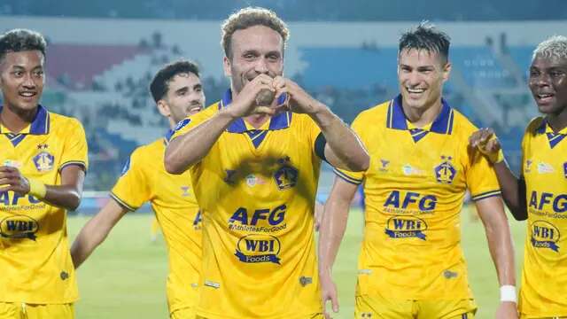 Ze Valente jadi tokoh sentral kemenangan 3-0 yang diraih Persik Kediri atas Arema FC dalam laga pekan ke-32 BRI Liga 1 2024/2025, Minggu (11/5/2025). Kemenangan itu pun menyelamatkan Persib dari jurang degradasi. (Bola.com/Gatot Sumitro)