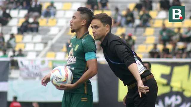 Pelatih Persebaya Surabaya, Paul Munster. (Bola.com/Aditya Wany)