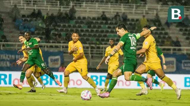 Laga Persebaya kontra Semen Padang pada lanjutan BRI Liga 1 2024/2025. (Aditya Wani/Bola.com)