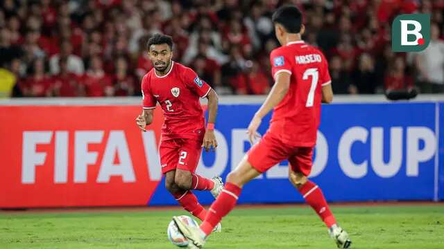 Gelandang Timnas Indonesia, Yakob Sayuri saat menghadapi Vietnam pada laga Grup F kualifikasi Piala Dunia 2026 Zona Asia di Stadion Utama Gelora Bung Karno (SUGBK), Senayan, Jakarta, Kamis (21/3/2024). (Bola.com/Bagaskara Lazuardi)