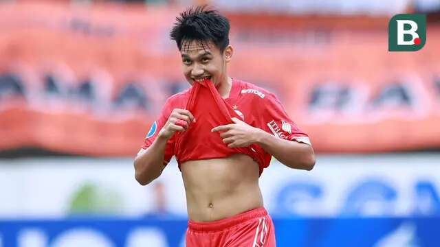 Ekspresi kecewa pemain Persija Jakarta, Witan Sulaeman setelah gagal memanfaatkan peluang di depan gawang Arema FC dalam laga pekan ke-23 BRI Liga 1 2022/2023 di Stadion Patriot Candrabhaga, Bekasi, Minggu (12/2/2023) sore WIB. Persija menang dengan skor 2-0. (Bola.com/M Iqbal Ichsan)
