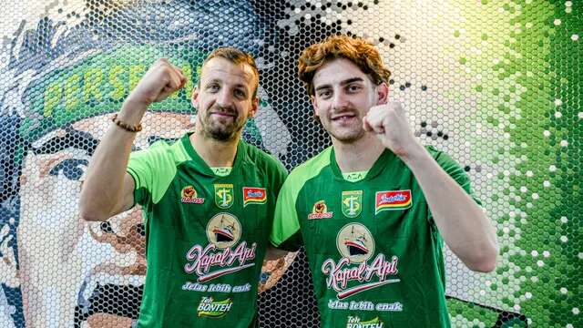 Pemain asing baru Persebaya Surabaya, Dime Dimov dan Dejan Tumbas, yang akan memperkuat tim di putaran kedua BRI Liga 1 2024/2025. (Bola.com/Dok. Persebaya)