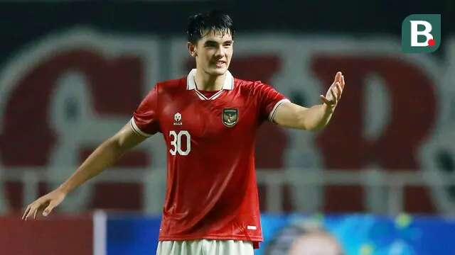 Elkan Baggott benar-benar menjadi benteng kukuh di pertahanan Timnas Indonesia. Selain mampu tampil disiplin, postur tubuh Elkan yang menjulang membuat penyerang Curacao kerepotan dalam duel udara. (Bola.com/M Iqbal Ichsan)