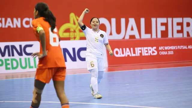 Timnas Futsal Putri Indonesia meraih kemenangan 6-0 atas India pada laga kedua Grup B kualifikasi Piala Asia Futsal Putri 2025 di Among Rogo Sports Hall, Yogyakarta, Jumat (17/1/2025) sore WIB. Hasil positif tersebut membuat Tim Garuda Pertiwi lolos ke putaran final Piala Asia Futsal Putri 2025. (dok. Dokumentasi Futsal Indonesia)