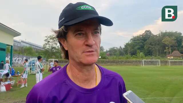 Pelatih PSS Sleman, Pieter Huistra. (Bola.com/Ana Dewi)
