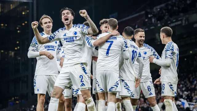 Pemain FC Copenhagen merayakan gol kedua timnya yang dicetak oleh Kevin Diks pada laga lanjutan UEFA Conference League 2024/2025 melawan Heart of Midlothian di Parken Stadium, Copenhagen, Denmark, Jumat (13/12/2024). (AP Photo/Ritzau Scanpix/Mads Clauss Rasmussen)