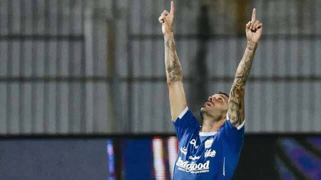 Gelandang Persib Bandung, Tyronne del Pino, merayakan gol ke gawang Madura United di BRI Liga 1 2024/2025. (Dok Persib)