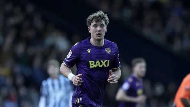 Aksi Ole Romeny bersama Oxford United di Championship 2024/2025. (c) Oxford United FC Official