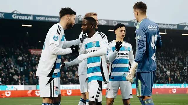 Pemain Timnas Indonesia, Eliano Reijnders (dua dari kanan), ikut membantu PEC Zwolle meraih kemenangan 4-1 atas Fortuna Sittard pada laga pekan ke-20 Eredivisie 2024/2025, Minggu (26/1/2025) malam WIB. (dok. Instagram Eliano Reijnders)