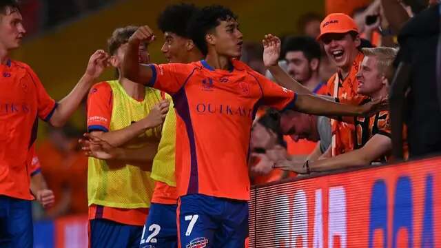 Rafael Struick mencetak gol pertamanya untuk Brisbane Roar ke gawang Sydney FC dalam laga A-League 2024/2025, 1 November 2024. (Dok. Brisbane Roar)
