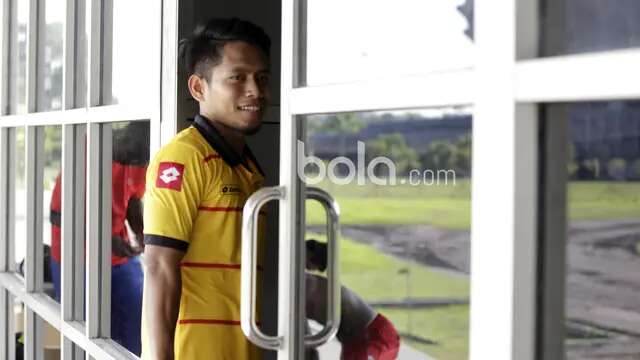 Andik Vermansah usai berlatih bersama Selangor FA. (Bola.com/Nicklas Hanoatubun)