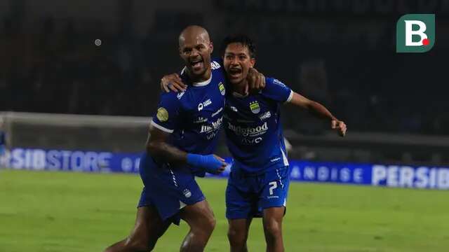 Persib Bandung kembali ke jalur positif setelah menang 4-1 atas Persik Kediri pada pekan ke 26 BRI Liga 1 2024/2025 di Stadion GBLA, Kota Bandung, Rabu (5/3/2025) malam. (Bola.com/Erwin Snaz)