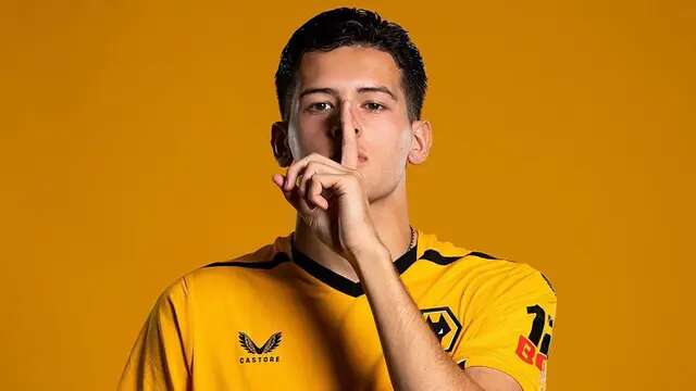 Bek tengah Wolverhampton Wanderers U-21 yang baru bermain di Premier League 2 dan belum sekalipun membela tim senior Wolves di Premier League, Justin Hubner yang merupakan pemain naturalisasi asal Belanda akan memperkuat Timnas Indonesia di Piala Asia 2023 yang akan menjadi debutnya bersama timnas senior. Sebelumnya ia telah memiliki 2 caps bersama Timnas Indonesia U-20. (Instagram/justinhubner5)