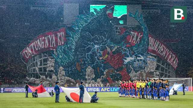 Koreografi raksasa dari suporter La Grande bergambar raksasa bergambarkan pertarungan antara Gundala dan Godzilla, serta tulisan