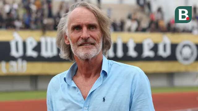 Pelatih kepala Dewa United, Jan Olde Riekerink, setelah laga pekan pertama BRI Liga 1 2023/2024 antara Dewa United melawan Arema FC di Stadion Indomilk, Tangerang, Minggu (02/07/2023). (Bola.com/Bagaskara Lazuardi)