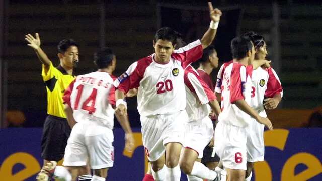 Timnas Indonesia dibawah asuhan Ivan Kolev berhasil mencukur Timnas Filipina dengan skor 13-1. Bambang Pamungkas dan Zaenal Arif paling banyak menjebol gawang Filipina dengan masing-masing empat gol. (AFP/Weda)