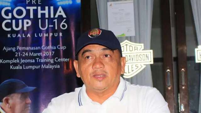 Pelatih asal Malaysia, Raja Isa. (Bola.com/Abdi Satria)