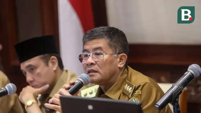 Wakil Gubernur Jawa Barat, Erwan Setiawan, saat rapat terakhir persiapan pawai juara Persib Bandung di Gedung Sate, Bandung, Senin (19/5/2025). (Bola.com/Erwin Snaz)