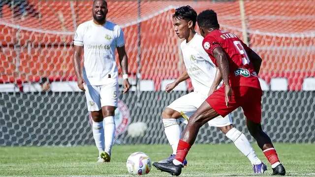 Arkhan Fikri menyumbangkan satu assist saat Arema FC menang 2-1 di kandang Semen Padang dalam laga lanjutan BRI Liga 1 2024/2025, Jumat (27/12/2024).(Dok. Arema FC)