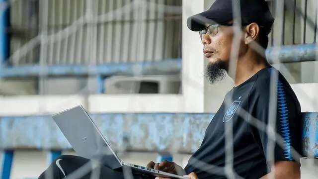 Muhammad Ridwan kini bergabung dengan staf pelatih PSIS Semarang. (Bola.com/Gatot Sumitro)