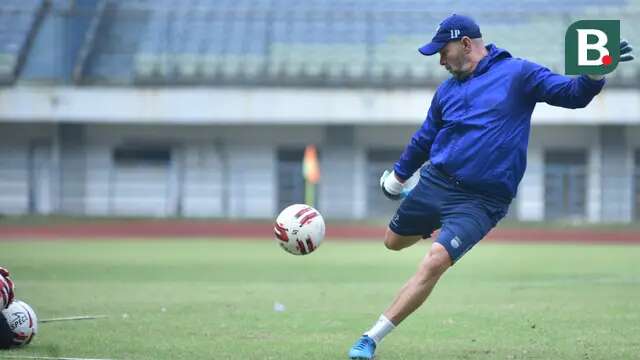 Pelatih kiper Persib Bandung, Luizinho Passos. (Bola.com/Erwin Snaz)