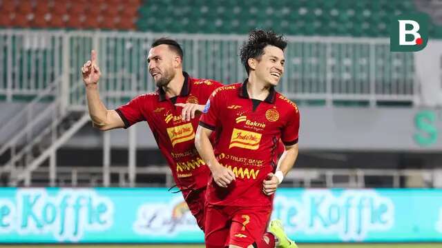 Dua pemain asing Persija Jakarta, Marko Simic dan Ryo Matsumura, sama-sama mencetak gol ke gawang Madura United dalam laga pekan ke-10 BRI Liga 1 2024/2025 yang berlangsung di Stadion Pakansari, Cibinong, Rabu (6/11/2024). (Bola.com/Abdul Aziz)