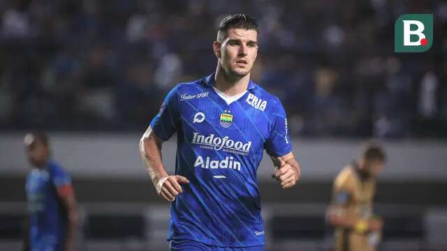 Pemain Persib Bandung, Nick Kuipers pada laga lanjutan pekan ke-3 BRI Liga 1 2023/2024 antara Persib Bandung melawan Dewa United FC di Stadion Gelora Bandung Lautan Api (GBLA), Bandung, Jumat (14/07/2023). (Bola.com/Bagaskara Lazuardi)