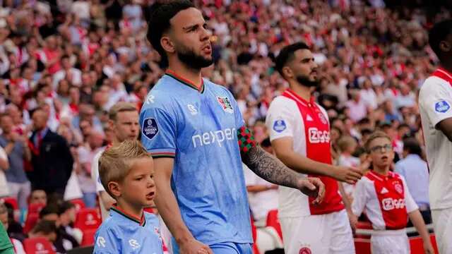 Calvin Verdonk menjadi kapten saat NEC Nijmegen bertandang ke markas Ajax Amsterdam dalam laga lanjutan Eredivisie 2024/2025, Minggu (11/5/2025). (Dok. NEC).