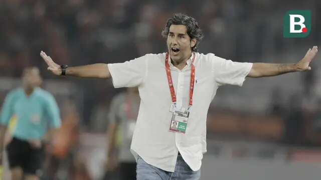 Pelatih Persija Jakarta, Stefano Cugurra, saat pertandingan melawan Home United pada laga Piala AFC di SUGBK, Jakarta, Selasa (15/5/2018). Persija takluk 1-3 dari Home United. (Bola.com/M Iqbal Ichsan)