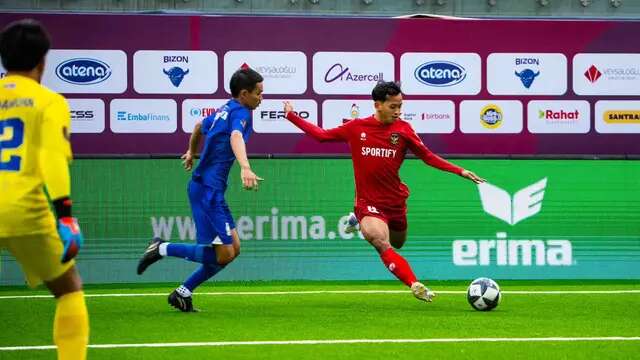 Timnas Minifootball Indonesia saat menghadapi Thailand dalam laga kedua fase grup Piala Dunia Minifootball 2025 di Baku, Azerbaijan, Sabtu (24/5/2025). Timnas Minifootball Indonesia harus mengakui keperkasaan Thailand dan kalah telak 0-4. (Bola.com/Istimewa)