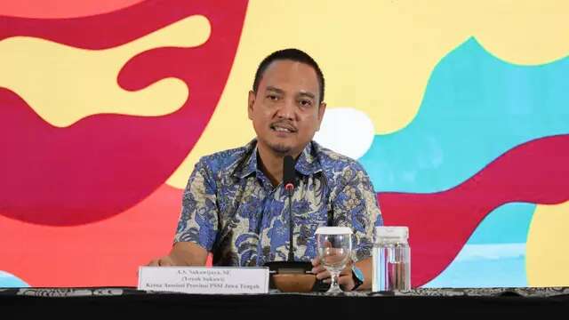 Yoyok Sukawi, Chief Executive Officer (CEO) PSIS Semarang. (Bola.com/Radifa Arsa)