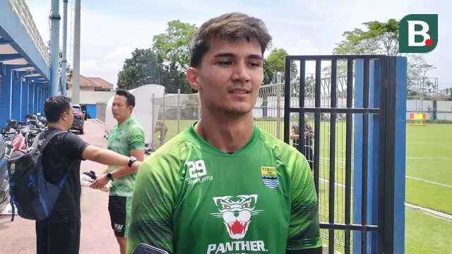 Kiper Persib Bandung, Kevin Ray Mendoza Hansen. (Erwin Snaz/Bola.com)