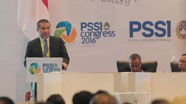Erwin Aksa saat mengumumkan pengunduran dirinya sebagai calon Ketua Umum PSSI 2016-2020 pada Kongres PSSI di Ancol, Jakarta. (Bola.com/Nicklas Hanoatubun)