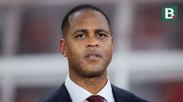 Pelatih Timnas Indonesia, Patrick Kluivert, memimpin timnya menghadapi Timnas Bahrain pada laga kedelapan putaran ketiga Grup C kualifikasi Piala Dunia 2026 di Stadion Utama Gelora Bung Karno, Jakarta, Selasa (25/3/2025) dini hari WIB. (Bola.com/Bagaskara Lazuardi)