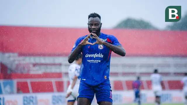 Striker asing Arema FC, Charles Lokolingoy. (Bola.com/Iwan Setiawan)