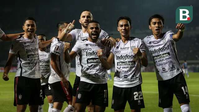 Selebrasi para pemain Bali United pada laga Grup C Piala Presiden 2022 kontra Persib Bandung. Bali United menjadi klub pertama di Indonesia yang melepas saham ke publik melalui aksi IPO. (Bola.com/Bagaskara Lazuardi)