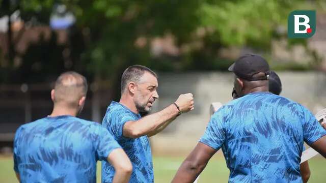 Pelatih Arema FC, Ze Gomes. (Bola.com/Iwan Setiawan)