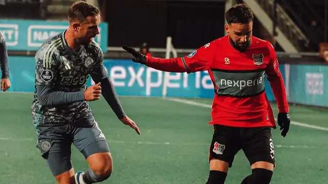Bek kiri NEC Nijmegen, Calvin Verdonk, mendapatkan penjagaan ketat dari gelandang Ajax, Jordan Henderson dalam laga Eredivisie di Gofferstadion, Minggu (1/12/2024). (Instagram/c.verdonk)