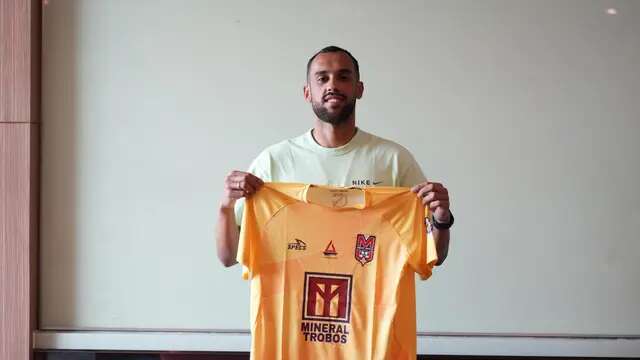 Dida, kiper pinjaman dari Madura United, menambah persaingan di bawah mistar Malut United FC makin ketat di putaran kedua BRI Liga 2024/2025. (Bola.com/Gatot Sumitro)