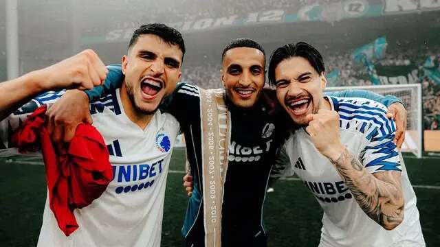 Kevin Diks (kanan) merayakan gelar juara Liga Super Denmark 2024/2025 bersama FC Copenhagen. (Instagram/kevindiks2).