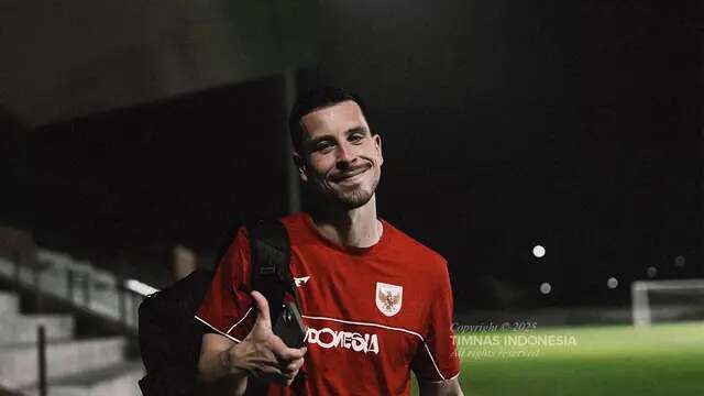 Thom Haye dengan penampilan baru saat menjalani pemusatan latihan Timnas Indonesia di Bali United Training Center, Senin (26/5/2025). (Dok. Timnas Indonesia)