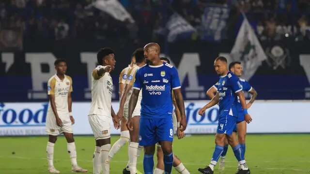 Striker Persib Bandung, Gervane Kastaneer, debut di Liga 1 dengan menghadapi Dewa United di Stadion GBLA, Bandung, Jumat (17-1-2025). (Bola.com/Erwin Snaz)