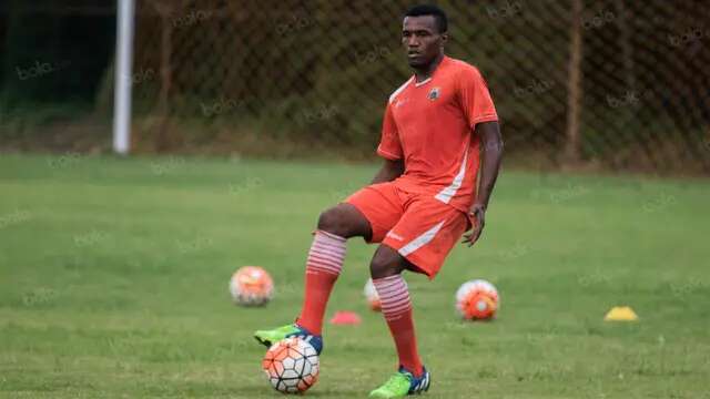 Pemain asing Persija Jakarta, Djibril Coulibaly, berlatih jelang laga TSC 2016 melawan Persela Lamongan di Lapangan Villa 2000, Tanggerang Selatan, Banten, Selasa (13/9/2016). (Bola.com/Vitalis Yogi Trisna)