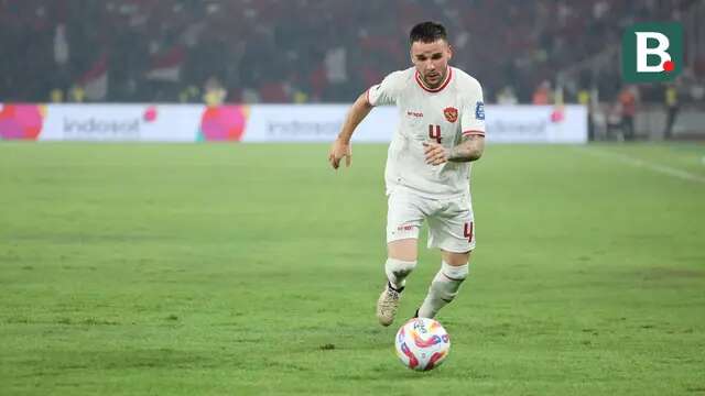 Pemain Timnas Indonesia, Calvin Verdonk menggiring bola saat melawan Filipina pada laga terakhir Grup F putaran kedua kualifikasi Piala Dunia 2026 Zona Asia di Stadion Utama Gelora Bung Karno (SUGBK) Senayan, Jakarta, Selasa (11/6/2024). (Bola.com/M Iqbal Ichsan)